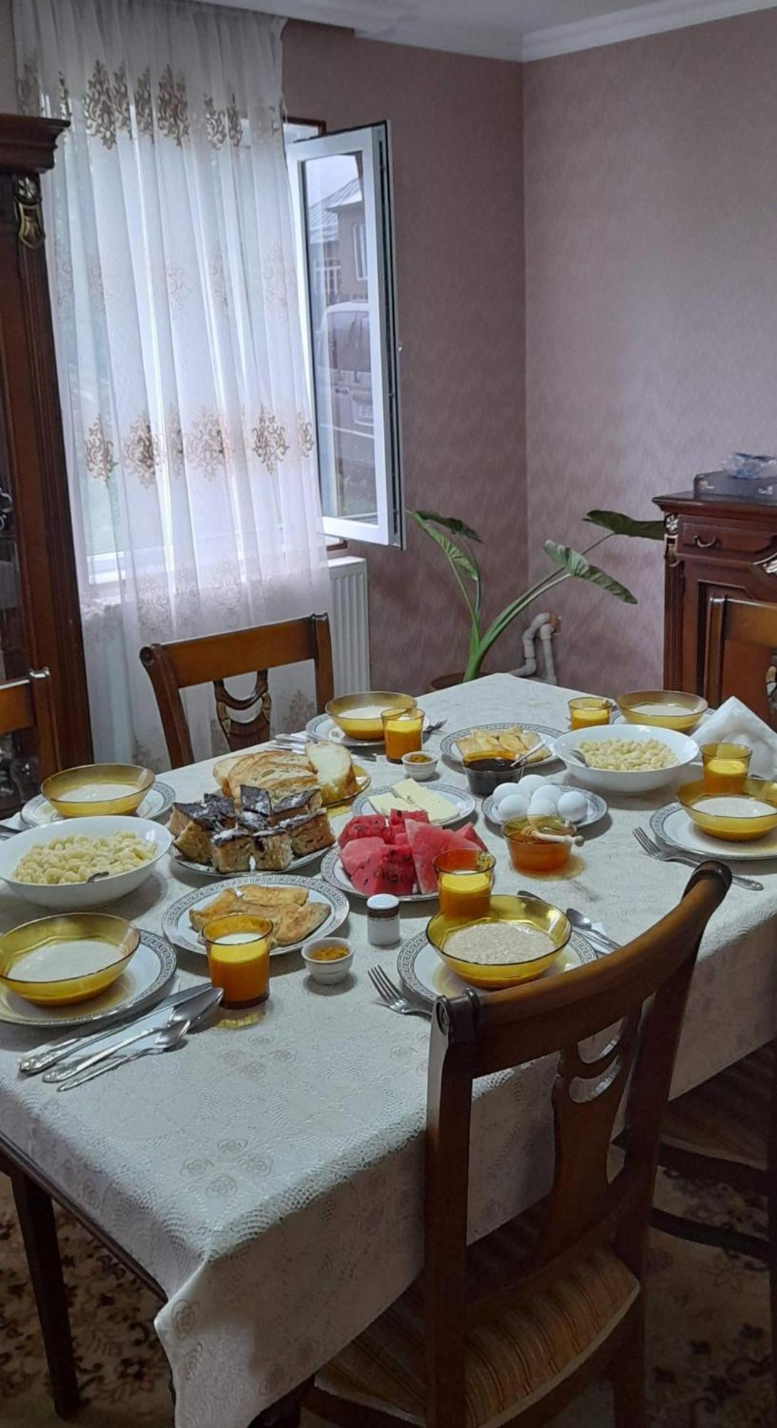 Готель House Mon Amie Местія Екстер'єр фото